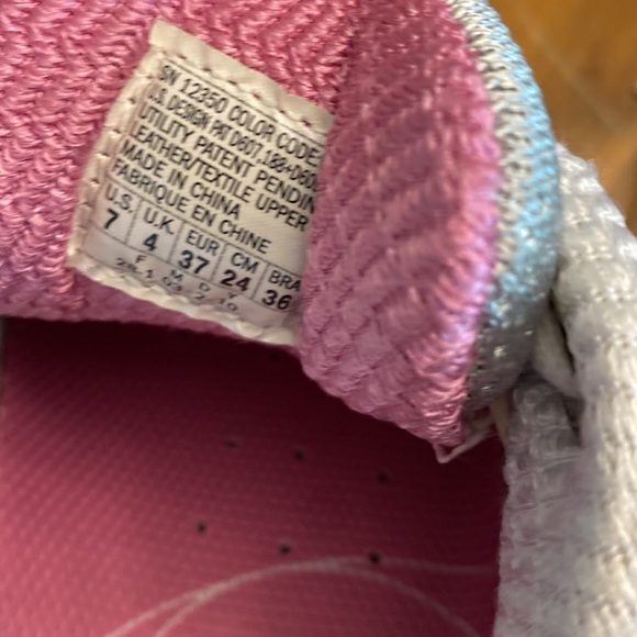 SKECHERS SHAPE-UPS WOMENS US 7 WALKING WHITE SNEAKERS TONING FITNESS - Picture 6 of 6